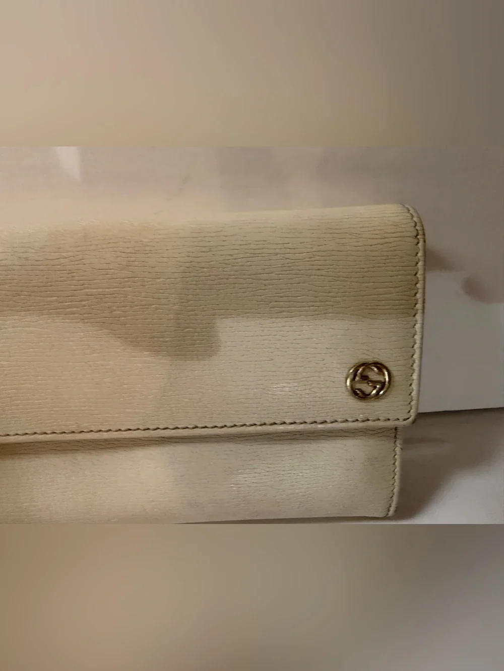 Gucci Cream Leather Wallet with Gold Hardware COA and attachable unbranded chain